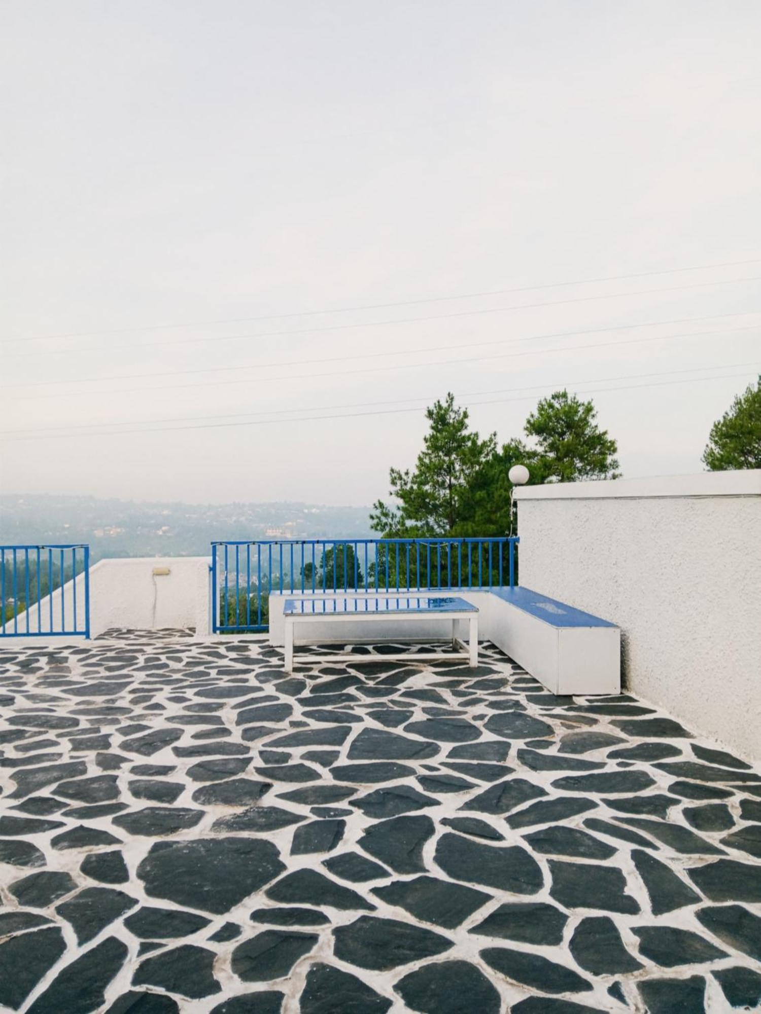 Villa Blue Door, Puncak Pondok Cipaseban Екстериор снимка