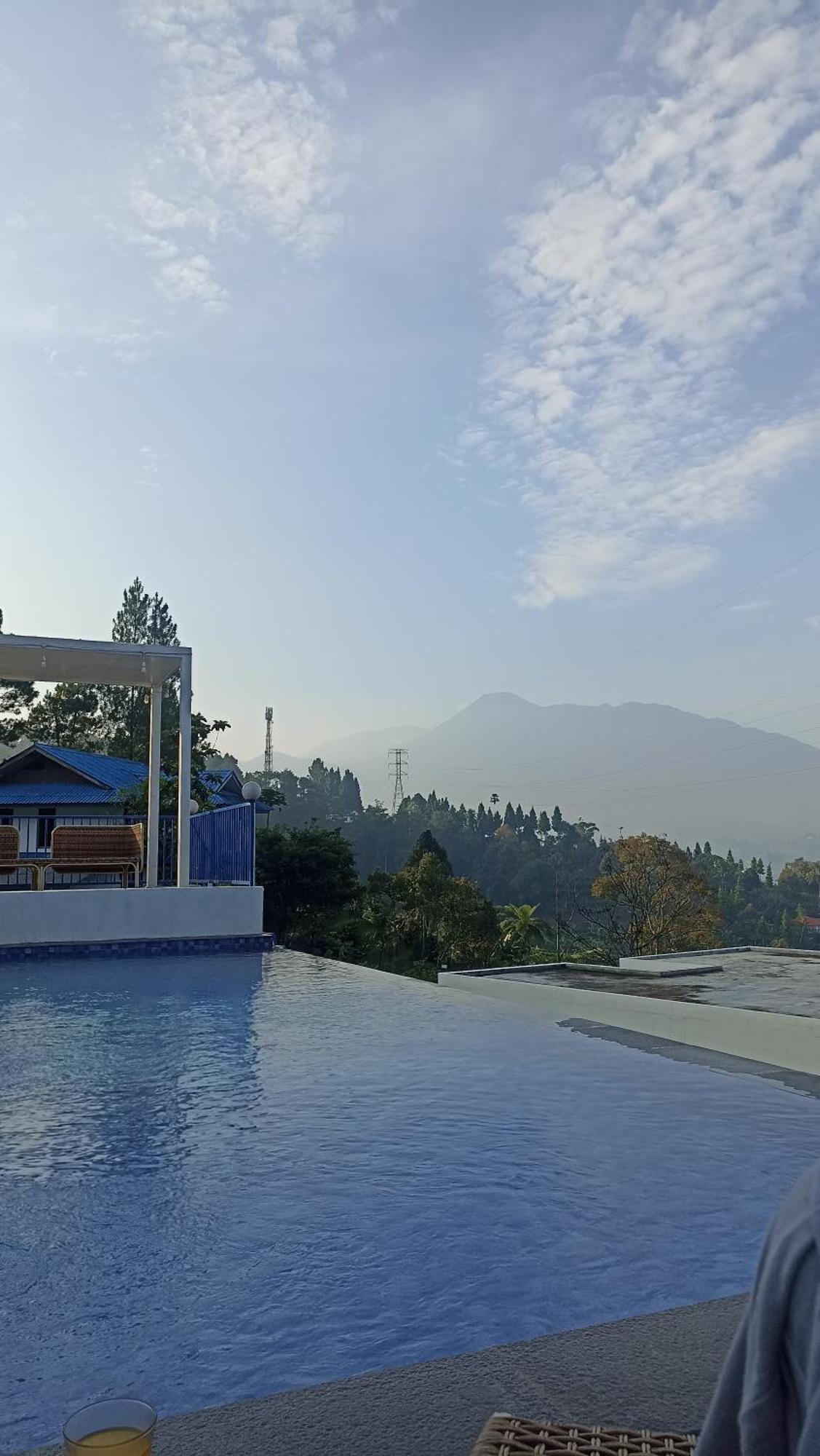 Villa Blue Door, Puncak Pondok Cipaseban Екстериор снимка