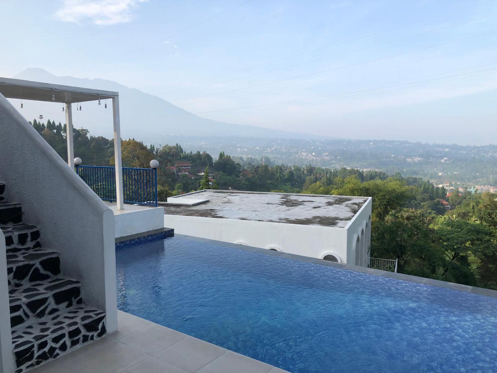Villa Blue Door, Puncak Pondok Cipaseban Екстериор снимка