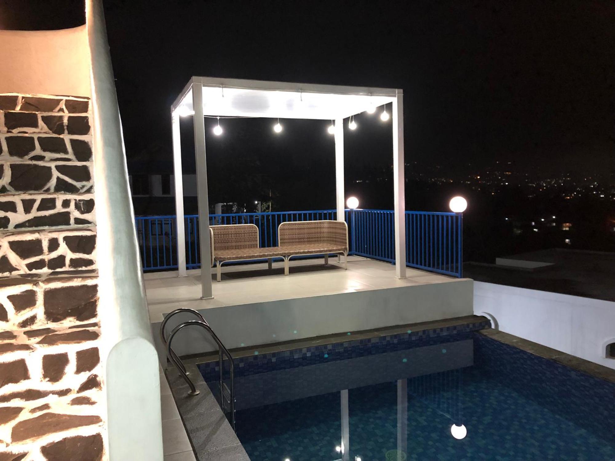 Villa Blue Door, Puncak Pondok Cipaseban Екстериор снимка